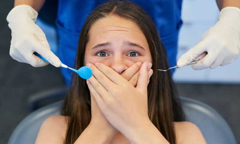 Read more about the article Overcoming Fear and Anxiety When Going to the Dentist